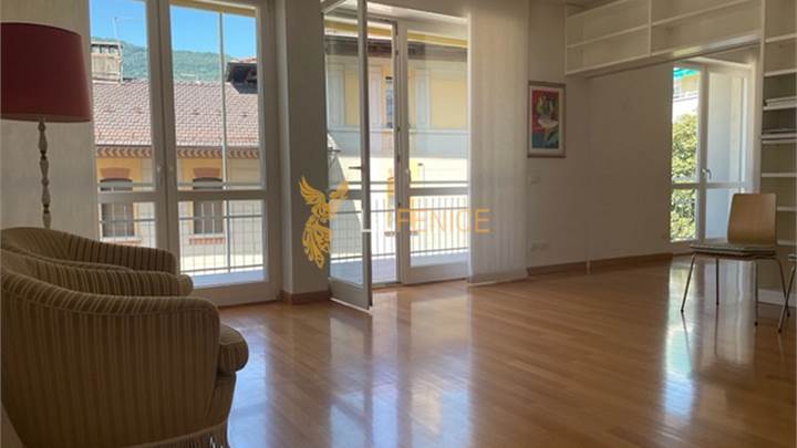 ELEGANTE APPARTAMENTO PIANO ALTO CON BALCONE